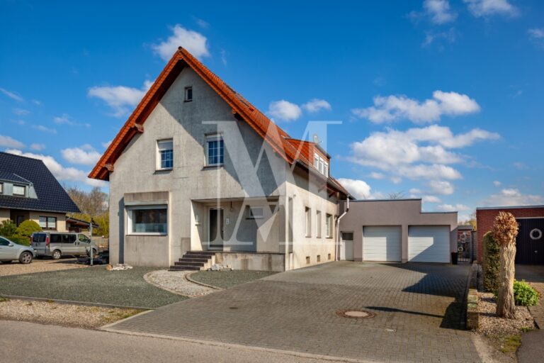 Heinsberg Kempen: Modernisiertes Haus mit zwei Wohneinheiten, 2 Garagen, großer Terrasse + Rigole